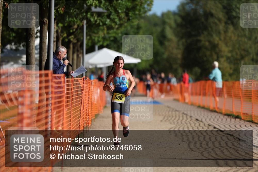 07.09.2025 - 19. Norderstedt Triathlon Michael Strokosch http://msf.ph/oto/8746058 07.09.2025 09:44:08 Laufen 587, 588 meine-sportfotos.de