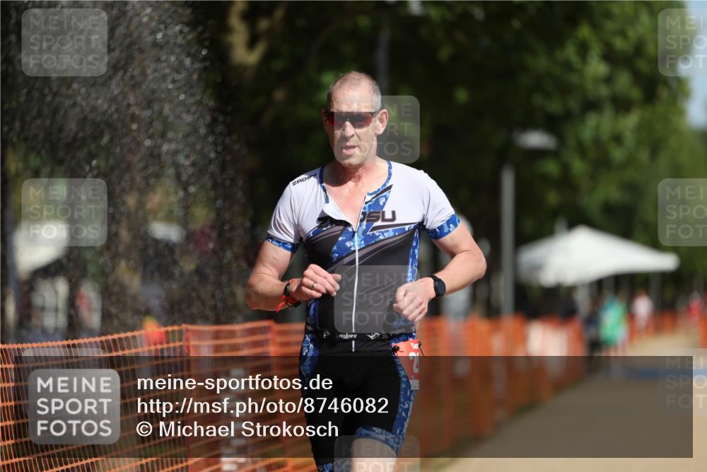 07.09.2025 - 19. Norderstedt Triathlon Michael Strokosch http://msf.ph/oto/8746082 07.09.2025 11:59:38 Laufen 296, 1177, 1383 meine-sportfotos.de