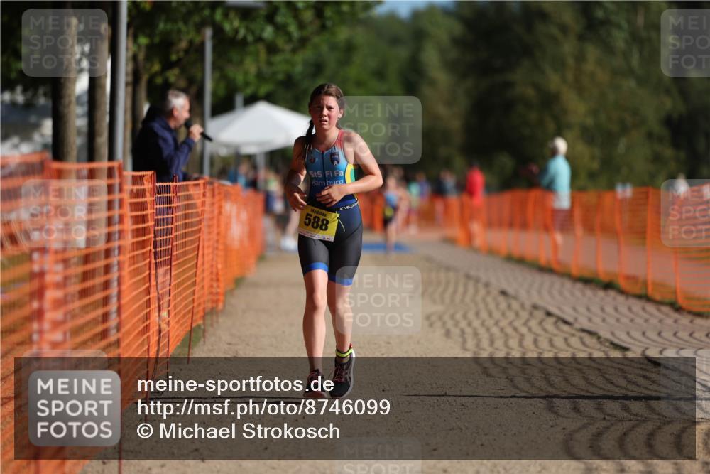 07.09.2025 - 19. Norderstedt Triathlon Michael Strokosch http://msf.ph/oto/8746099 07.09.2025 09:44:10 Laufen 587, 588 meine-sportfotos.de