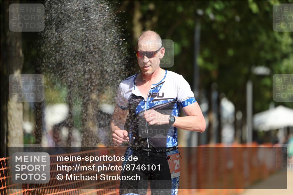 07.09.2025 - 19. Norderstedt Triathlon Michael Strokosch http://msf.ph/oto/8746101 07.09.2025 11:59:38 Laufen 296, 1177, 1383 meine-sportfotos.de