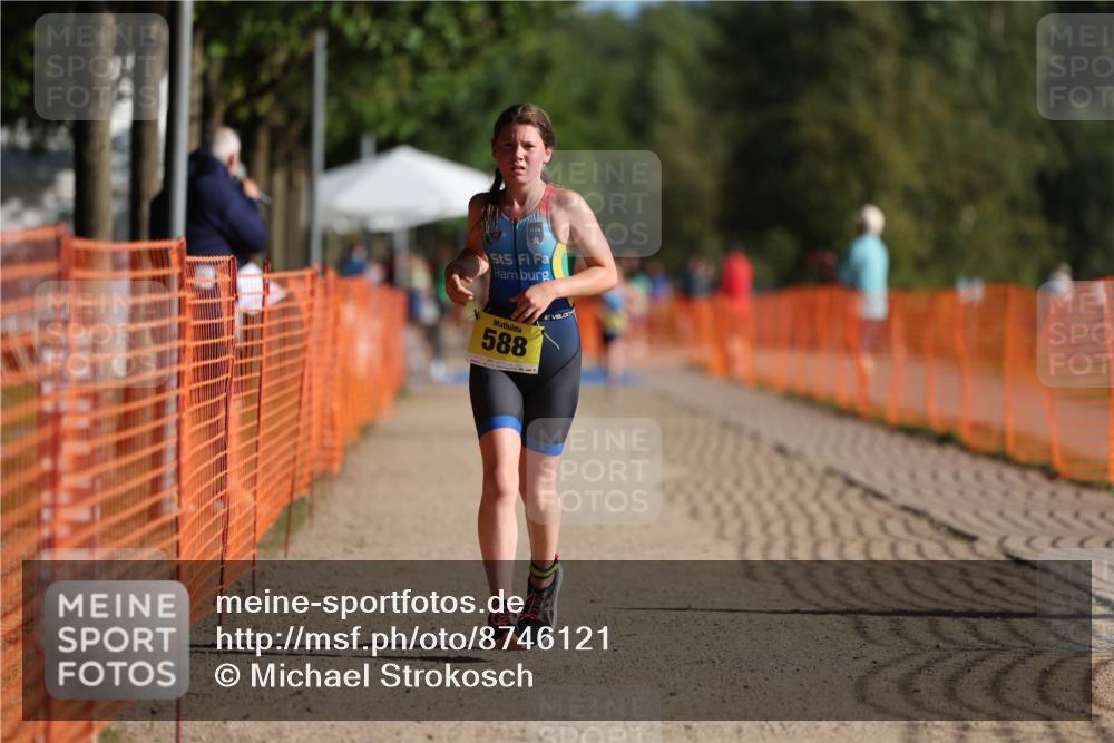 07.09.2025 - 19. Norderstedt Triathlon Michael Strokosch http://msf.ph/oto/8746121 07.09.2025 09:44:11 Laufen 587, 588 meine-sportfotos.de