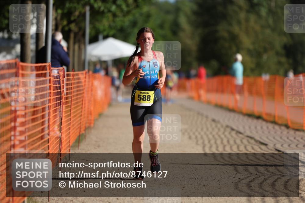 07.09.2025 - 19. Norderstedt Triathlon Michael Strokosch http://msf.ph/oto/8746127 07.09.2025 09:44:11 Laufen 587, 588 meine-sportfotos.de