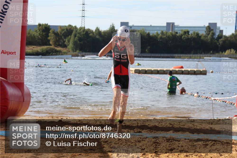 07.09.2025 - 19. Norderstedt Triathlon Luisa Fischer http://msf.ph/oto/8746320 07.09.2025 10:25:29 Schwimmen 67, 92, 106, 127, 129 meine-sportfotos.de