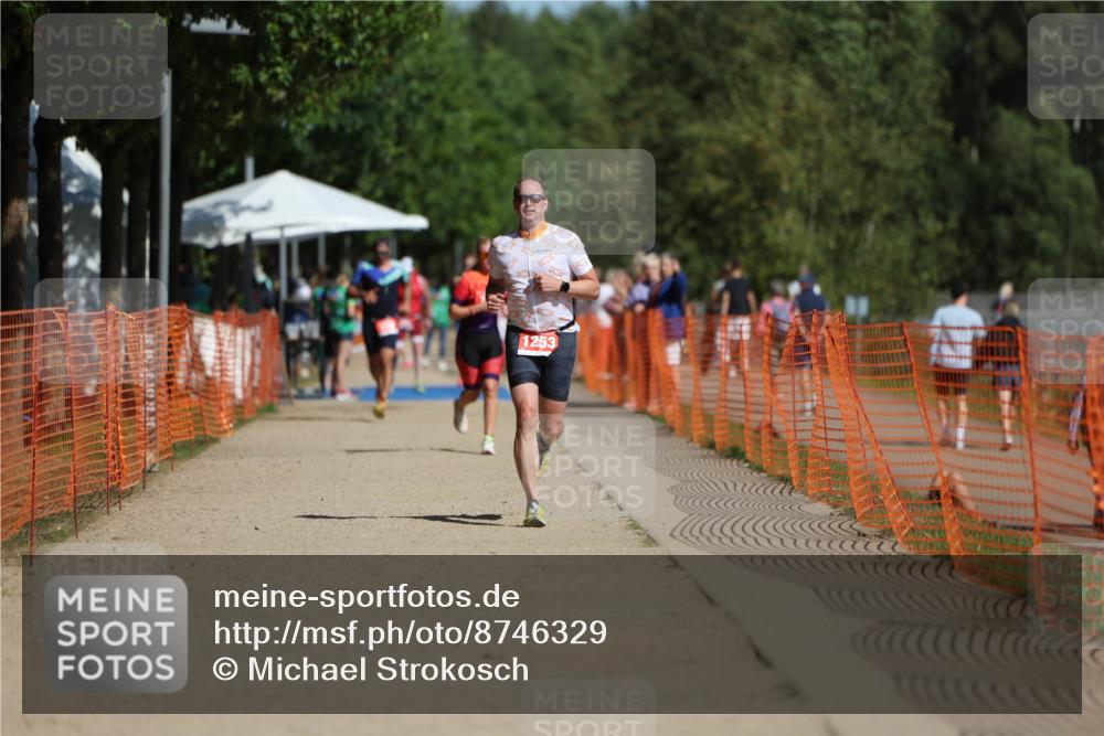 07.09.2025 - 19. Norderstedt Triathlon Michael Strokosch http://msf.ph/oto/8746329 07.09.2025 12:00:13 Laufen 1253 meine-sportfotos.de