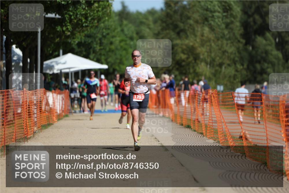 07.09.2025 - 19. Norderstedt Triathlon Michael Strokosch http://msf.ph/oto/8746350 07.09.2025 12:00:13 Laufen 1253 meine-sportfotos.de