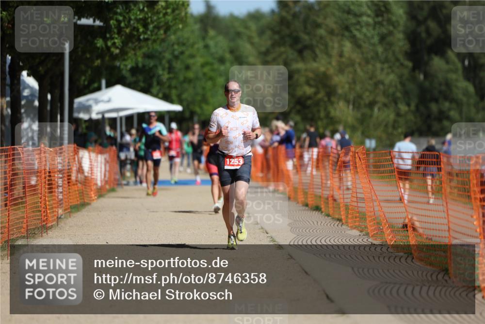 07.09.2025 - 19. Norderstedt Triathlon Michael Strokosch http://msf.ph/oto/8746358 07.09.2025 12:00:14 Laufen 1253 meine-sportfotos.de
