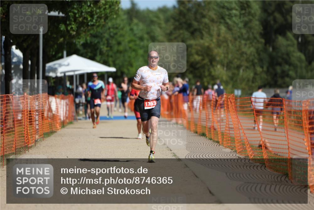 07.09.2025 - 19. Norderstedt Triathlon Michael Strokosch http://msf.ph/oto/8746365 07.09.2025 12:00:14 Laufen 1253 meine-sportfotos.de
