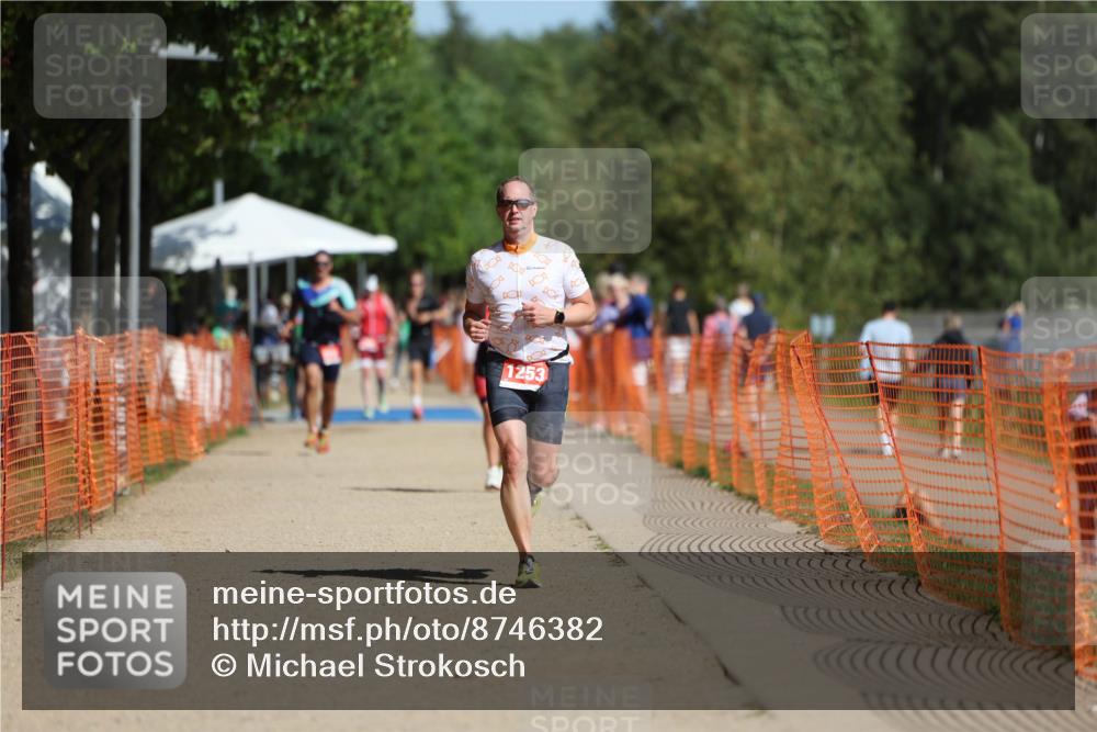 07.09.2025 - 19. Norderstedt Triathlon Michael Strokosch http://msf.ph/oto/8746382 07.09.2025 12:00:14 Laufen 1253 meine-sportfotos.de