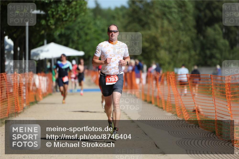07.09.2025 - 19. Norderstedt Triathlon Michael Strokosch http://msf.ph/oto/8746404 07.09.2025 12:00:16 Laufen 1253 meine-sportfotos.de