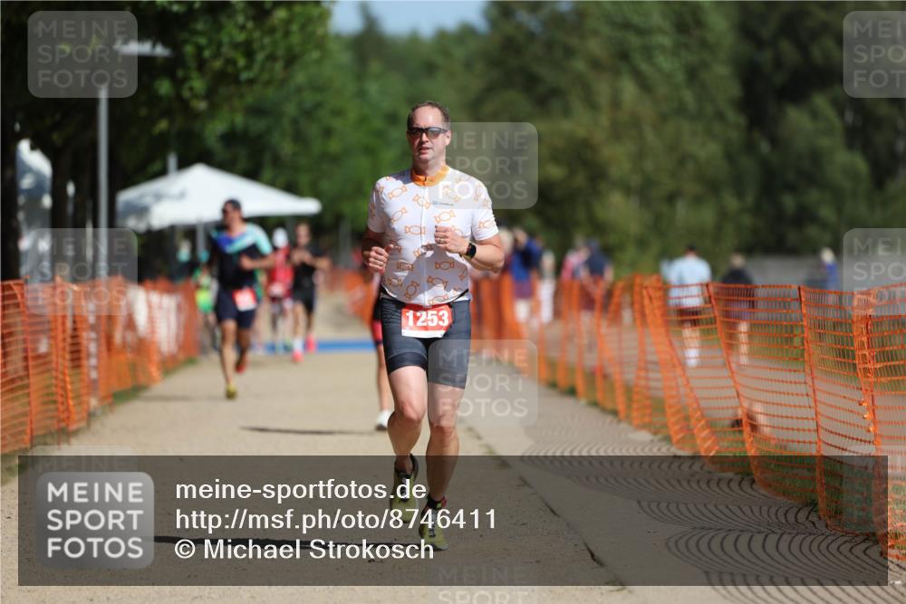 07.09.2025 - 19. Norderstedt Triathlon Michael Strokosch http://msf.ph/oto/8746411 07.09.2025 12:00:17 Laufen 714, 749, 1253 meine-sportfotos.de