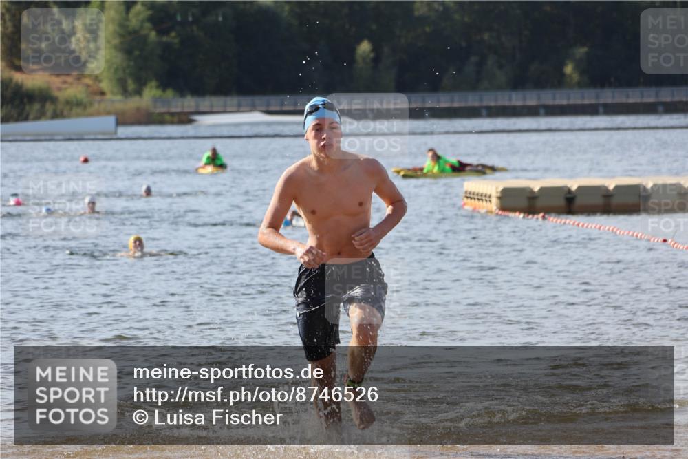 07.09.2025 - 19. Norderstedt Triathlon Luisa Fischer http://msf.ph/oto/8746526 07.09.2025 10:25:58 Schwimmen 99, 110, 693 meine-sportfotos.de