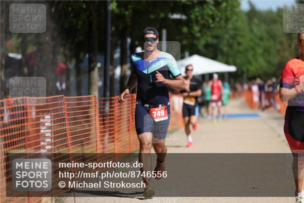 07.09.2025 - 19. Norderstedt Triathlon Michael Strokosch http://msf.ph/oto/8746556 07.09.2025 12:00:24 Laufen 714, 749, 1184 meine-sportfotos.de