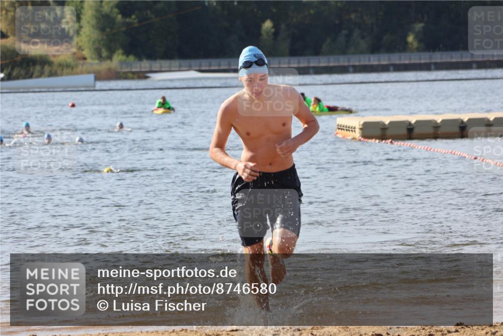 07.09.2025 - 19. Norderstedt Triathlon Luisa Fischer http://msf.ph/oto/8746580 07.09.2025 10:25:58 Schwimmen 99, 110, 693 meine-sportfotos.de