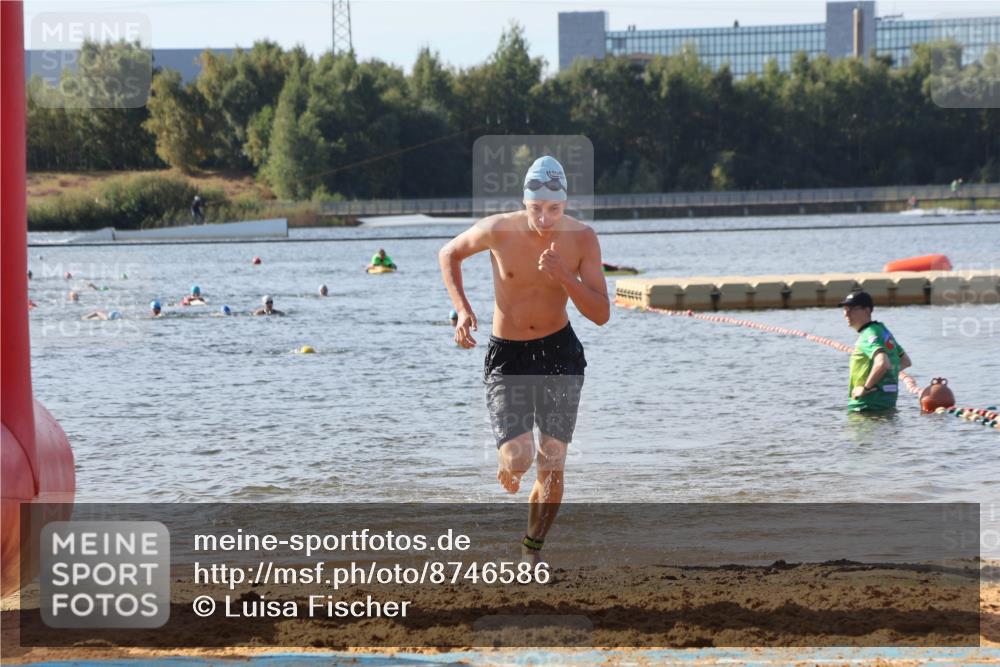 07.09.2025 - 19. Norderstedt Triathlon Luisa Fischer http://msf.ph/oto/8746586 07.09.2025 10:25:59 Schwimmen 99, 110, 693 meine-sportfotos.de