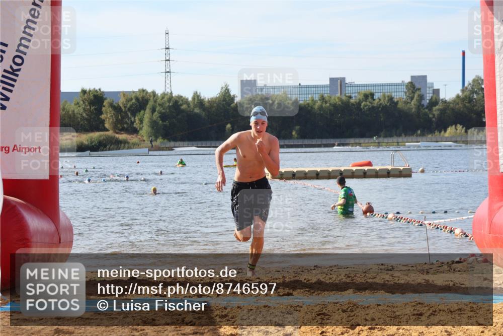 07.09.2025 - 19. Norderstedt Triathlon Luisa Fischer http://msf.ph/oto/8746597 07.09.2025 10:25:59 Schwimmen 99, 110, 693 meine-sportfotos.de