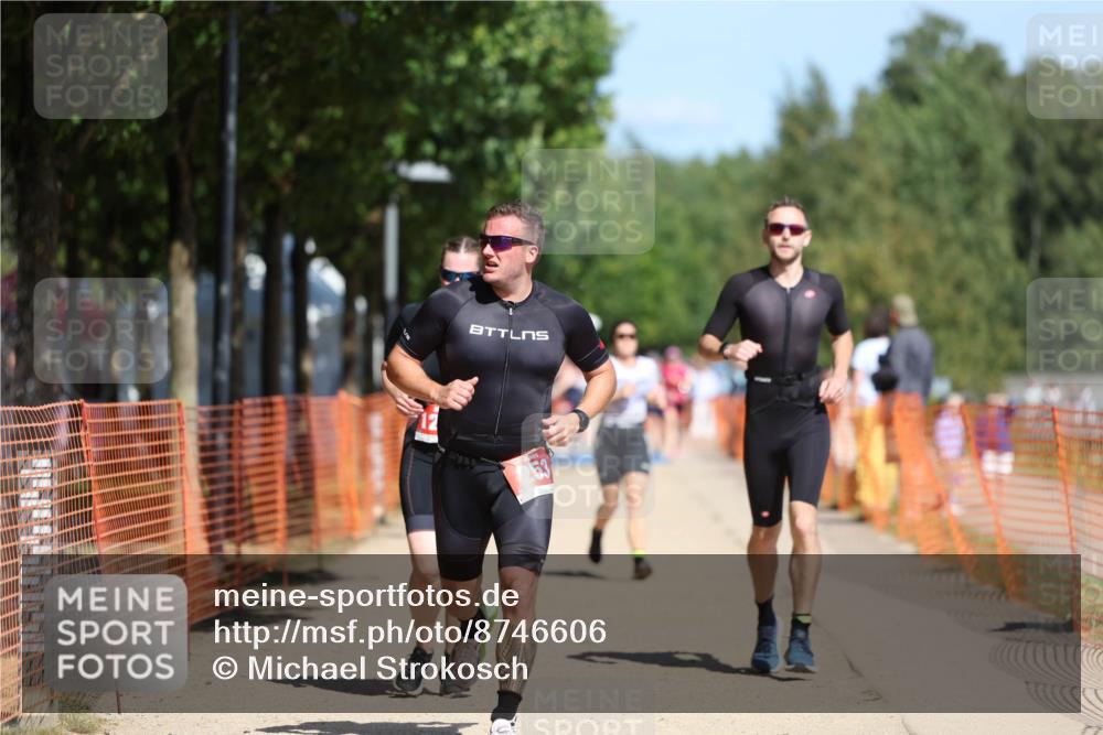 07.09.2025 - 19. Norderstedt Triathlon Michael Strokosch http://msf.ph/oto/8746606 07.09.2025 12:37:05 Laufen 253, 260, 738, 1244 meine-sportfotos.de
