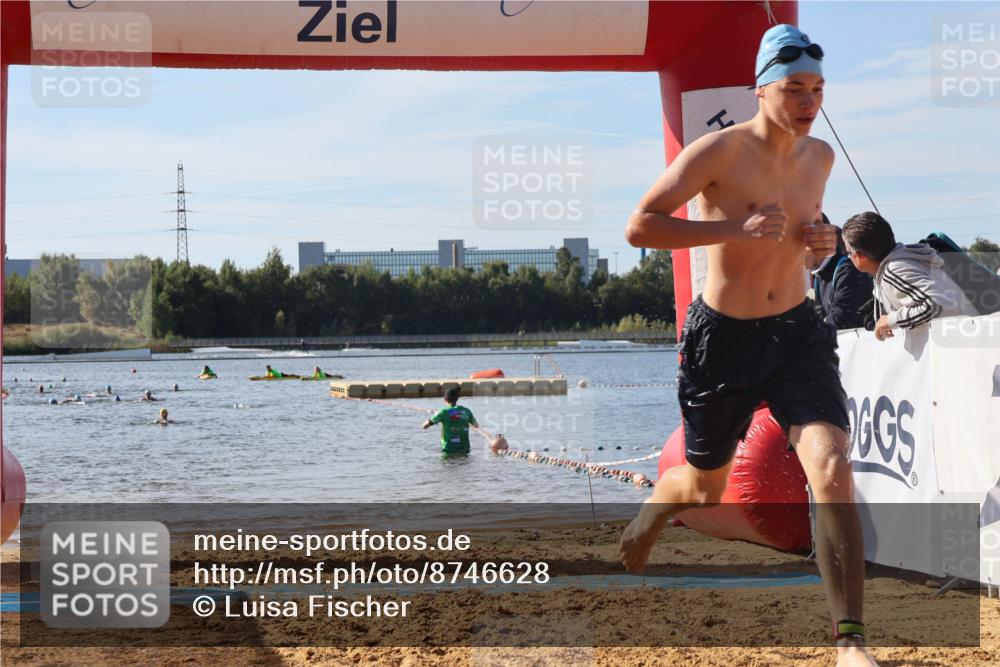 07.09.2025 - 19. Norderstedt Triathlon Luisa Fischer http://msf.ph/oto/8746628 07.09.2025 10:26:01 Schwimmen 99, 110, 693 meine-sportfotos.de