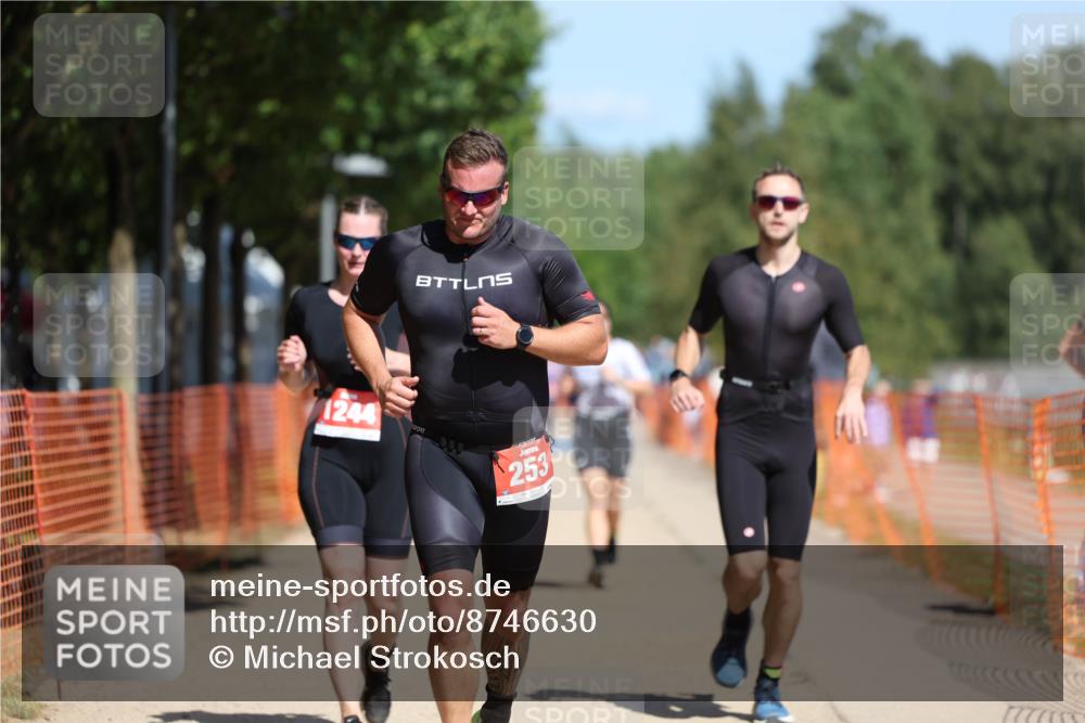 07.09.2025 - 19. Norderstedt Triathlon Michael Strokosch http://msf.ph/oto/8746630 07.09.2025 12:37:06 Laufen 253, 260, 280, 738, 1244 meine-sportfotos.de