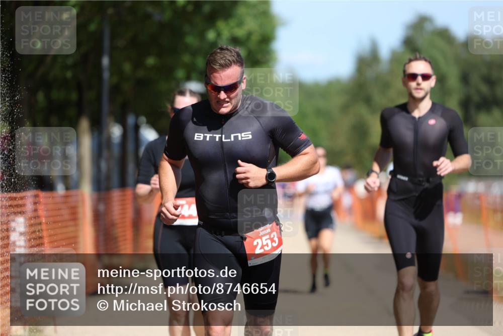 07.09.2025 - 19. Norderstedt Triathlon Michael Strokosch http://msf.ph/oto/8746654 07.09.2025 12:37:07 Laufen 253, 260, 280, 738, 861, 1244 meine-sportfotos.de