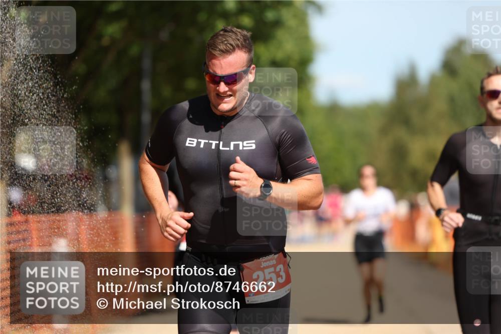 07.09.2025 - 19. Norderstedt Triathlon Michael Strokosch http://msf.ph/oto/8746662 07.09.2025 12:37:07 Laufen 253, 260, 280, 738, 861, 1244 meine-sportfotos.de
