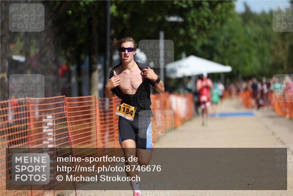 07.09.2025 - 19. Norderstedt Triathlon Michael Strokosch http://msf.ph/oto/8746676 07.09.2025 12:00:28 Laufen 714, 749, 1184 meine-sportfotos.de