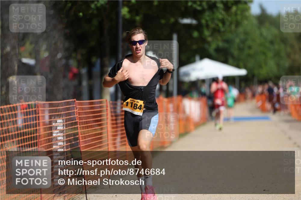 07.09.2025 - 19. Norderstedt Triathlon Michael Strokosch http://msf.ph/oto/8746684 07.09.2025 12:00:28 Laufen 714, 749, 1184 meine-sportfotos.de