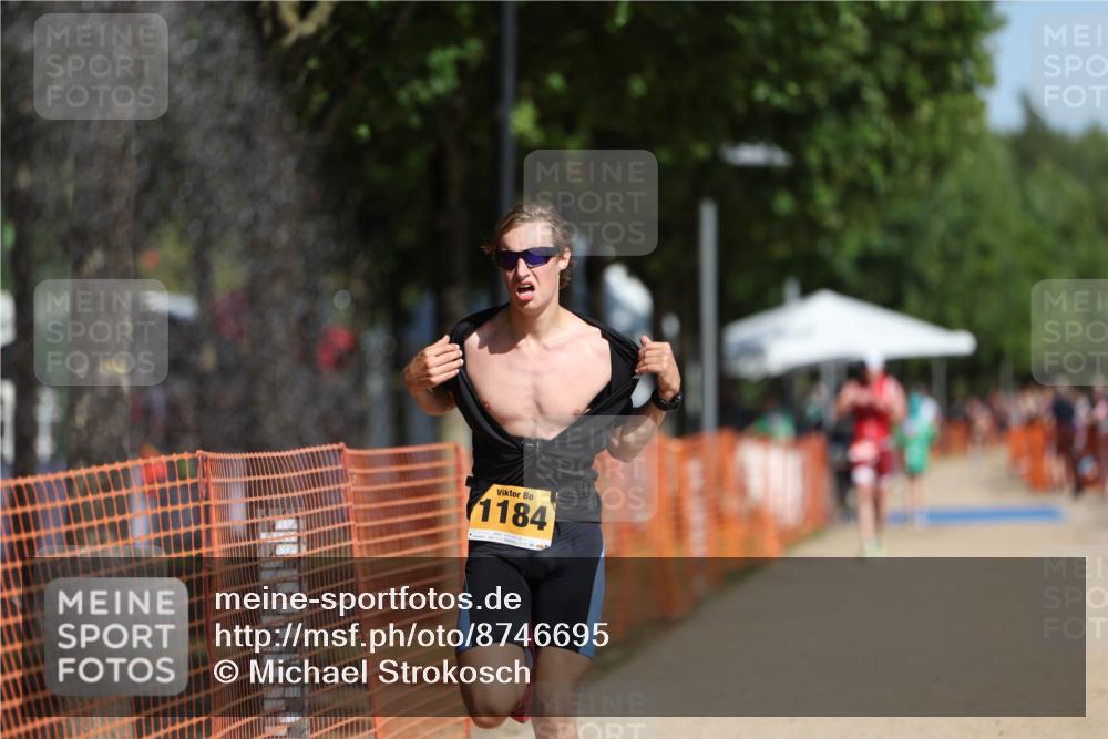 07.09.2025 - 19. Norderstedt Triathlon Michael Strokosch http://msf.ph/oto/8746695 07.09.2025 12:00:28 Laufen 714, 749, 1184 meine-sportfotos.de