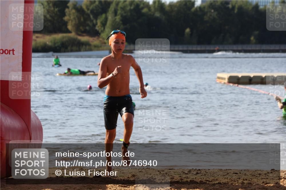 07.09.2025 - 19. Norderstedt Triathlon Luisa Fischer http://msf.ph/oto/8746940 07.09.2025 10:27:27 Schwimmen 63, 84, 122, 666 meine-sportfotos.de