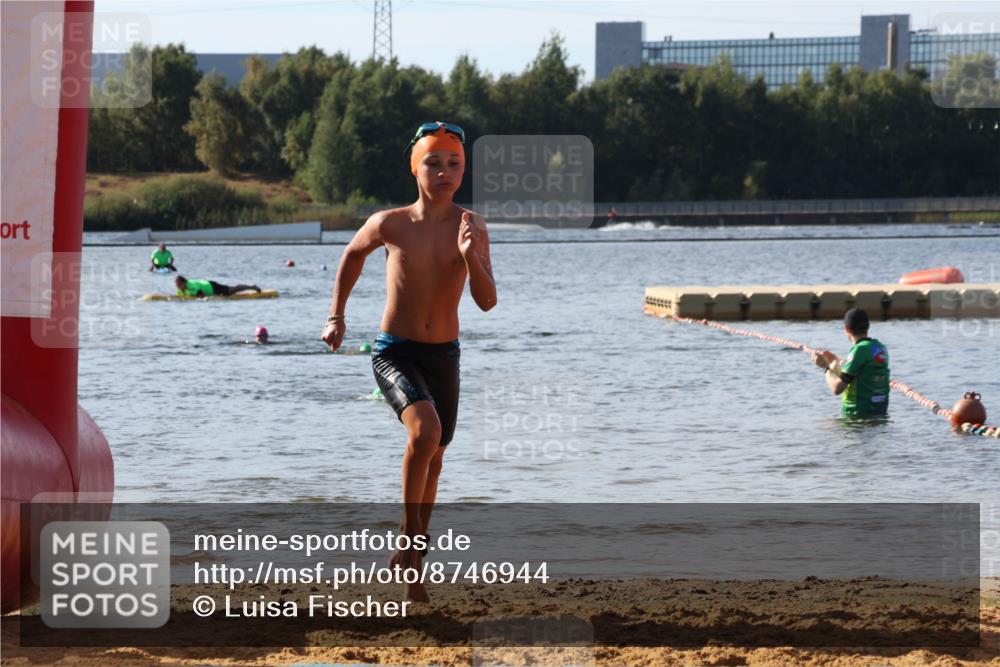 07.09.2025 - 19. Norderstedt Triathlon Luisa Fischer http://msf.ph/oto/8746944 07.09.2025 10:27:27 Schwimmen 63, 84, 122, 666 meine-sportfotos.de