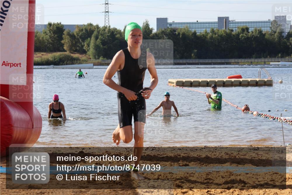 07.09.2025 - 19. Norderstedt Triathlon Luisa Fischer http://msf.ph/oto/8747039 07.09.2025 10:28:07 Schwimmen 116 meine-sportfotos.de
