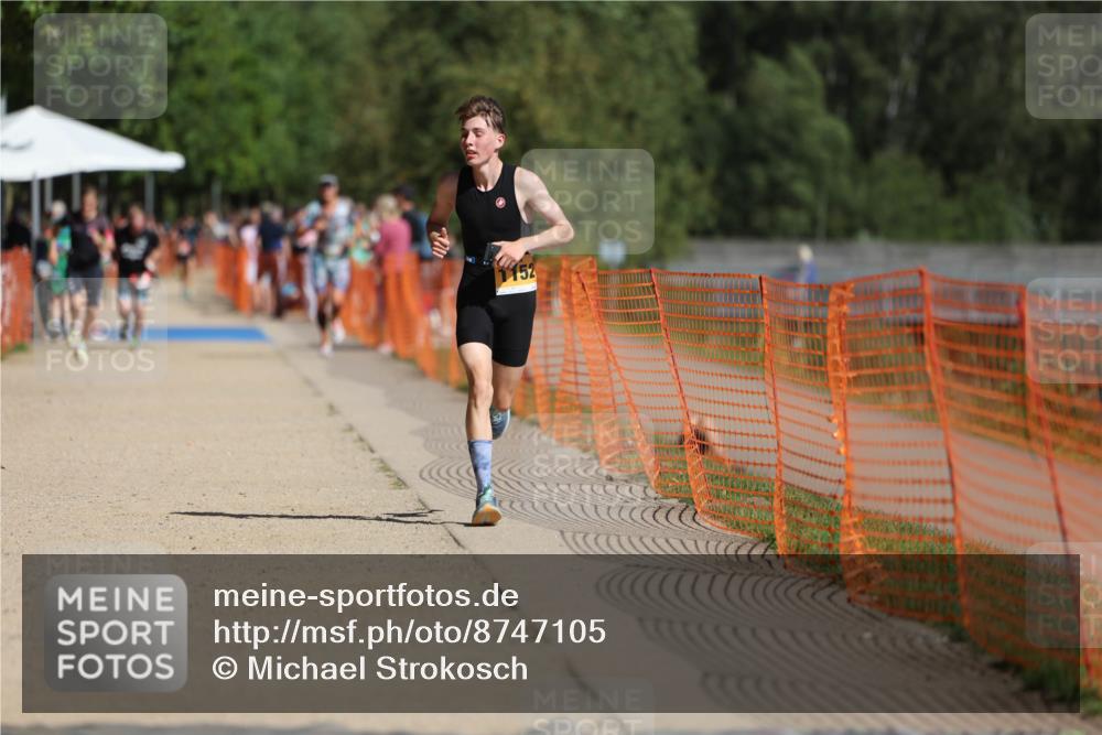 07.09.2025 - 19. Norderstedt Triathlon Michael Strokosch http://msf.ph/oto/8747105 07.09.2025 12:00:57 Laufen 284, 1152 meine-sportfotos.de