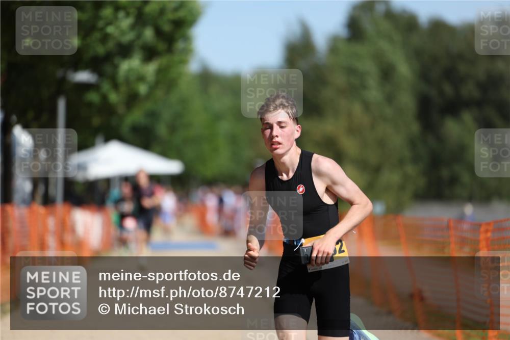 07.09.2025 - 19. Norderstedt Triathlon Michael Strokosch http://msf.ph/oto/8747212 07.09.2025 12:01:00 Laufen 1152, 1156 meine-sportfotos.de