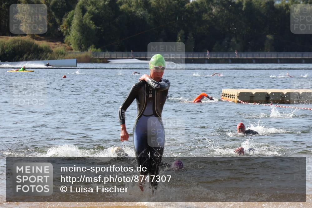 07.09.2025 - 19. Norderstedt Triathlon Luisa Fischer http://msf.ph/oto/8747307 07.09.2025 10:48:55 Schwimmen 1185, 1191 meine-sportfotos.de