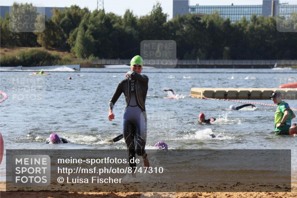 07.09.2025 - 19. Norderstedt Triathlon Luisa Fischer http://msf.ph/oto/8747310 07.09.2025 10:48:55 Schwimmen 1185, 1191 meine-sportfotos.de