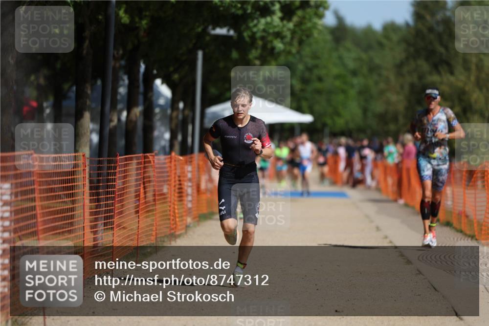 07.09.2025 - 19. Norderstedt Triathlon Michael Strokosch http://msf.ph/oto/8747312 07.09.2025 12:01:05 Laufen 787, 1156 meine-sportfotos.de