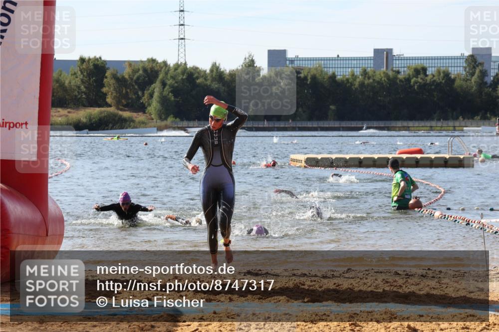 07.09.2025 - 19. Norderstedt Triathlon Luisa Fischer http://msf.ph/oto/8747317 07.09.2025 10:48:56 Schwimmen 1163, 1168, 1185, 1191 meine-sportfotos.de