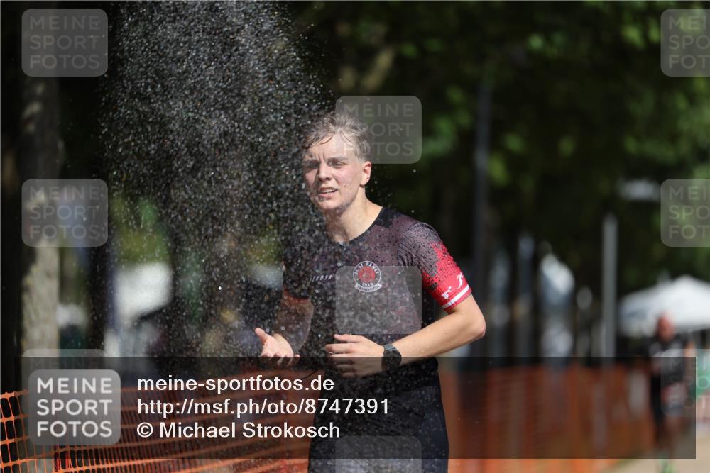 07.09.2025 - 19. Norderstedt Triathlon Michael Strokosch http://msf.ph/oto/8747391 07.09.2025 12:01:08 Laufen 787, 1156 meine-sportfotos.de
