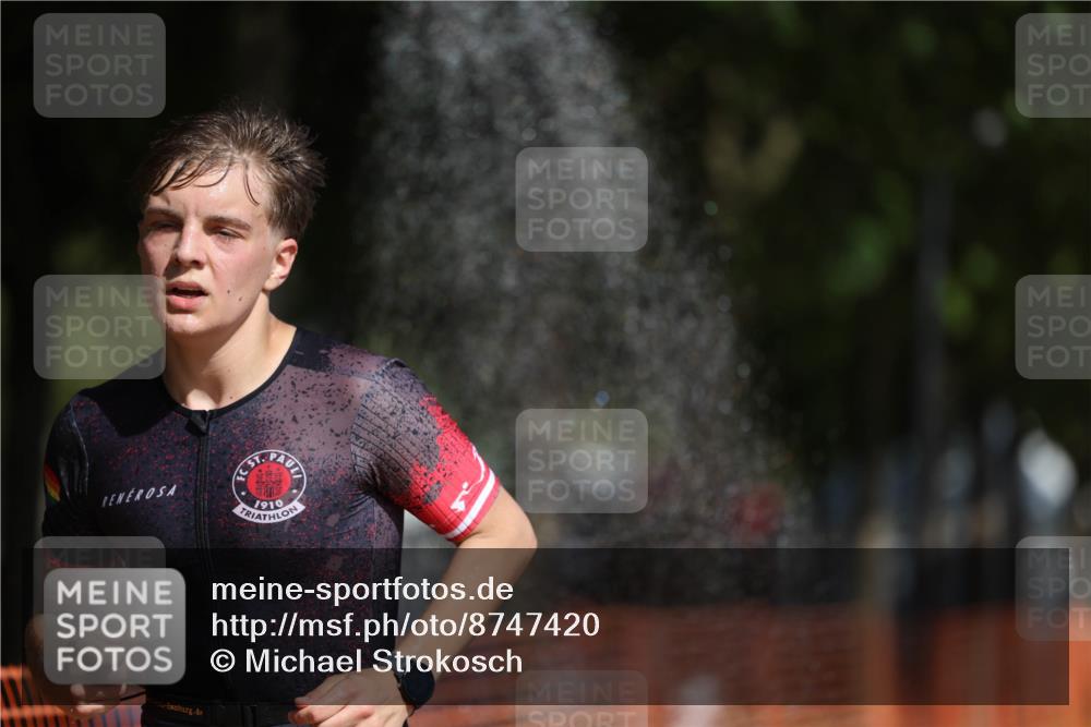 07.09.2025 - 19. Norderstedt Triathlon Michael Strokosch http://msf.ph/oto/8747420 07.09.2025 12:01:09 Laufen 787, 796, 1156 meine-sportfotos.de