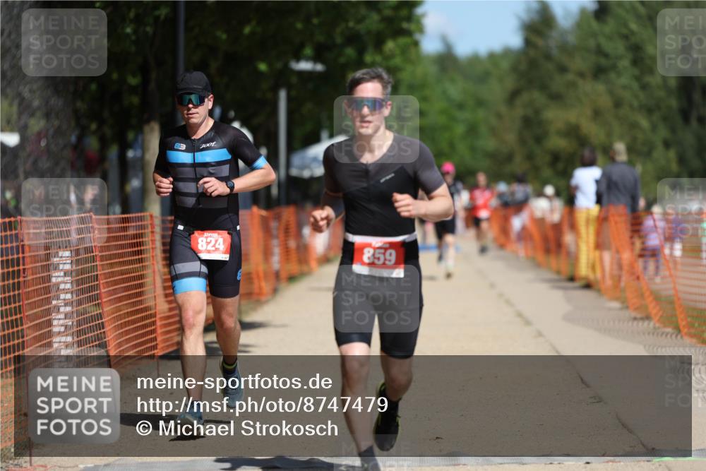 07.09.2025 - 19. Norderstedt Triathlon Michael Strokosch http://msf.ph/oto/8747479 07.09.2025 12:38:00 Laufen 302, 824, 859 meine-sportfotos.de