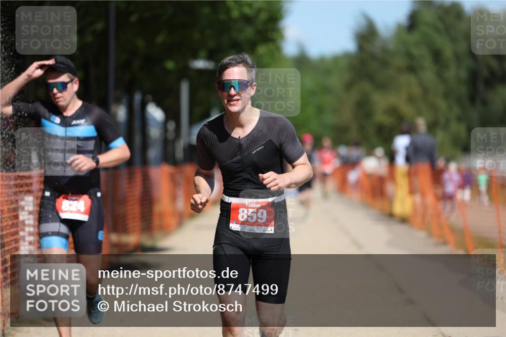 07.09.2025 - 19. Norderstedt Triathlon Michael Strokosch http://msf.ph/oto/8747499 07.09.2025 12:38:01 Laufen 302, 824, 859 meine-sportfotos.de