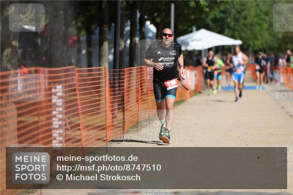 07.09.2025 - 19. Norderstedt Triathlon Michael Strokosch http://msf.ph/oto/8747510 07.09.2025 12:01:13 Laufen 787, 796 meine-sportfotos.de