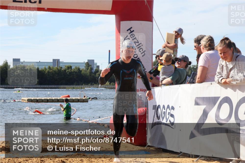 07.09.2025 - 19. Norderstedt Triathlon Luisa Fischer http://msf.ph/oto/8747541 07.09.2025 10:49:19 Schwimmen 1180, 1196 meine-sportfotos.de