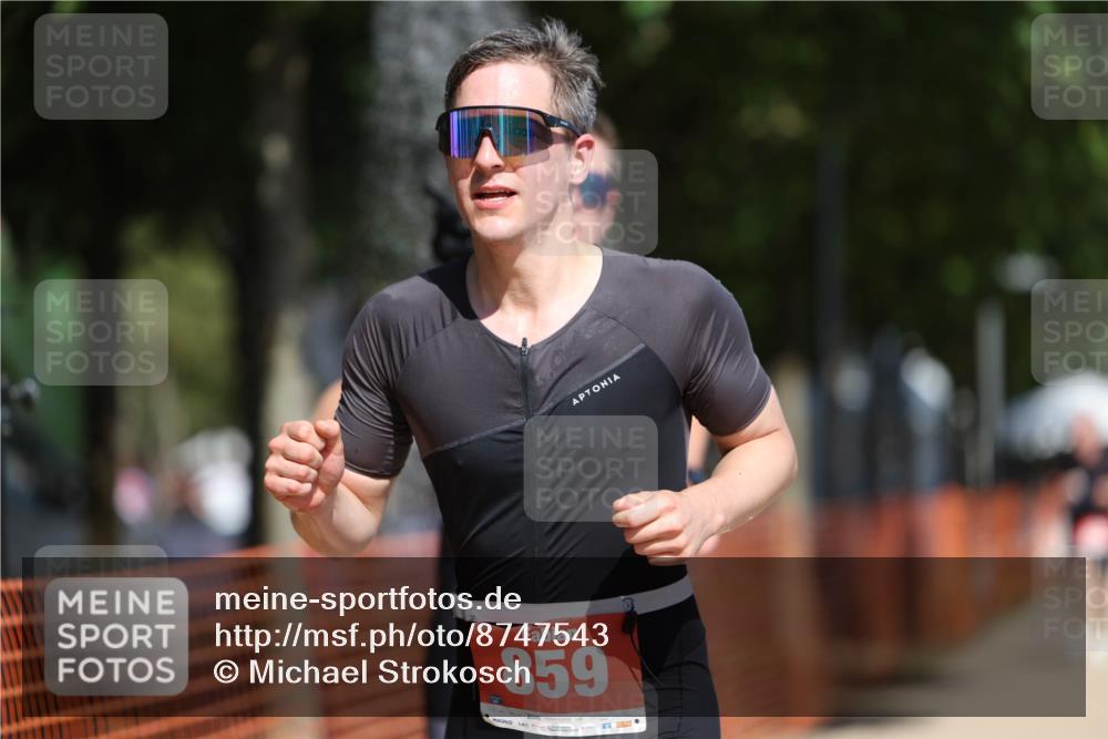07.09.2025 - 19. Norderstedt Triathlon Michael Strokosch http://msf.ph/oto/8747543 07.09.2025 12:38:03 Laufen 136, 202, 302, 824, 859 meine-sportfotos.de