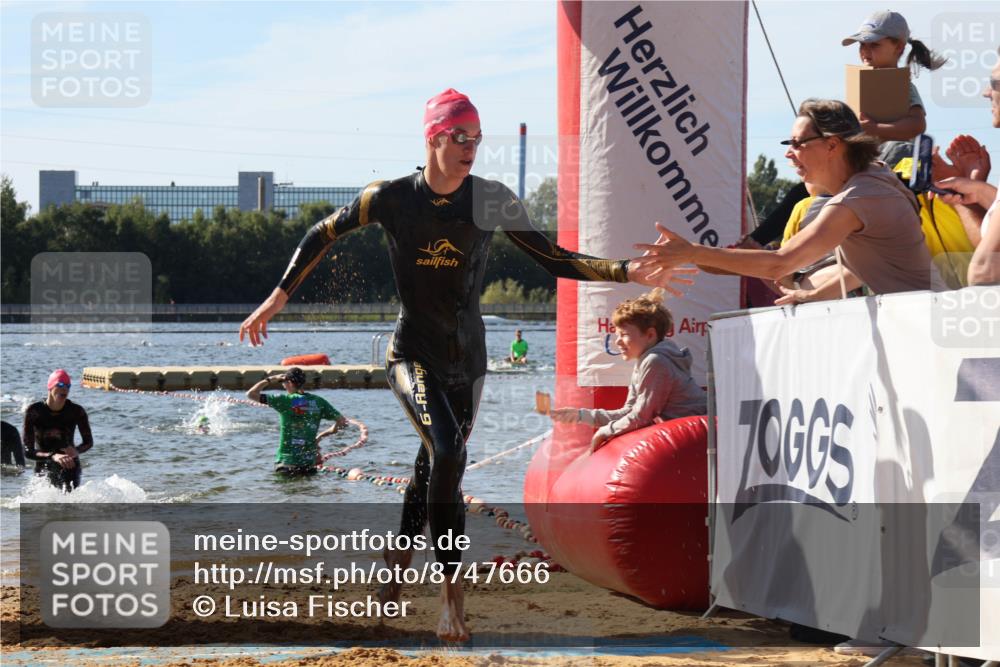 07.09.2025 - 19. Norderstedt Triathlon Luisa Fischer http://msf.ph/oto/8747666 07.09.2025 10:49:55 Schwimmen 1158, 1176 meine-sportfotos.de
