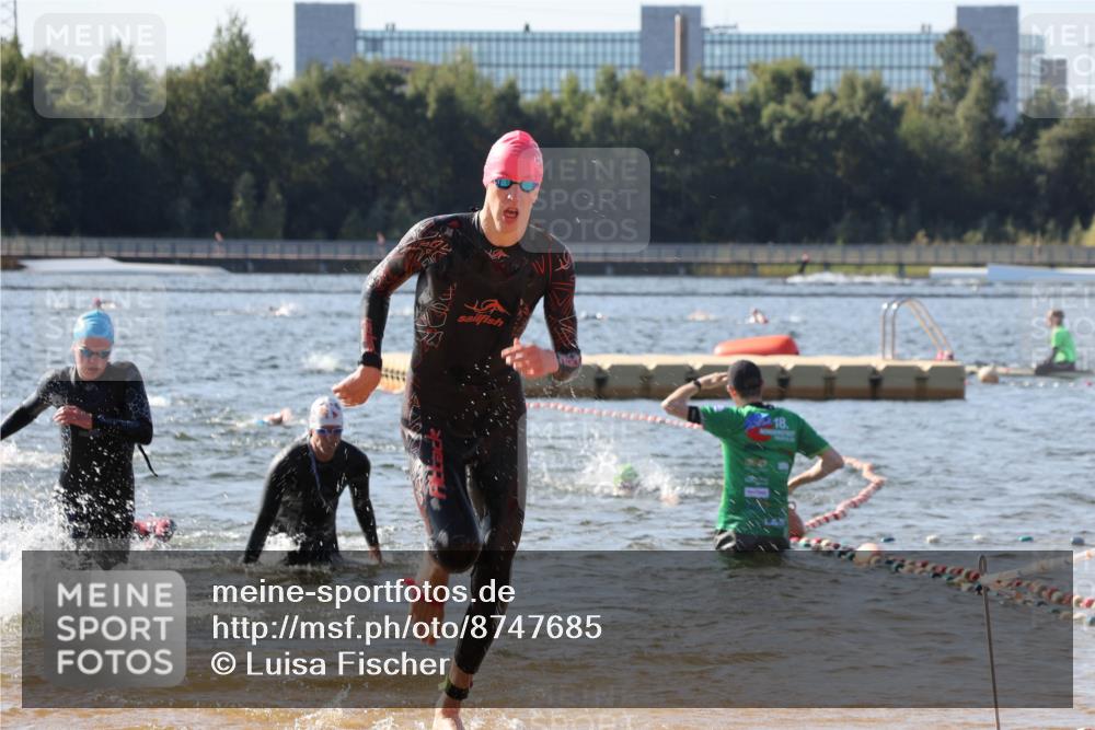 07.09.2025 - 19. Norderstedt Triathlon Luisa Fischer http://msf.ph/oto/8747685 07.09.2025 10:49:58 Schwimmen 1158, 1171, 1176 meine-sportfotos.de