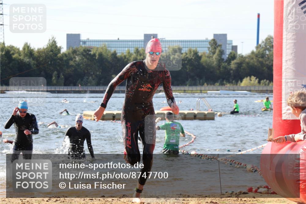 07.09.2025 - 19. Norderstedt Triathlon Luisa Fischer http://msf.ph/oto/8747700 07.09.2025 10:49:59 Schwimmen 1158, 1171, 1176 meine-sportfotos.de