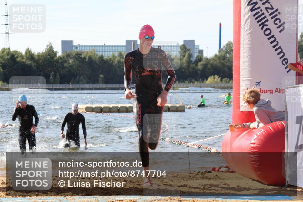 07.09.2025 - 19. Norderstedt Triathlon Luisa Fischer http://msf.ph/oto/8747704 07.09.2025 10:49:59 Schwimmen 1158, 1171, 1176 meine-sportfotos.de