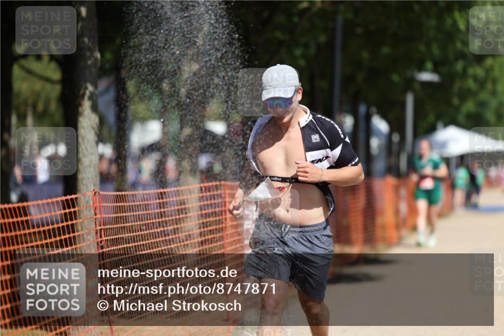 07.09.2025 - 19. Norderstedt Triathlon Michael Strokosch http://msf.ph/oto/8747871 07.09.2025 12:38:26 Laufen 715, 720, 1224 meine-sportfotos.de