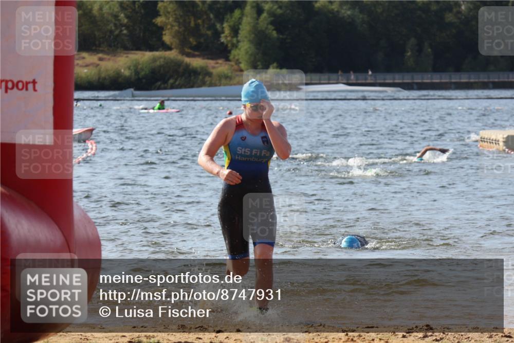 07.09.2025 - 19. Norderstedt Triathlon Luisa Fischer http://msf.ph/oto/8747931 07.09.2025 10:50:27 Schwimmen 1160, 1167, 1189 meine-sportfotos.de