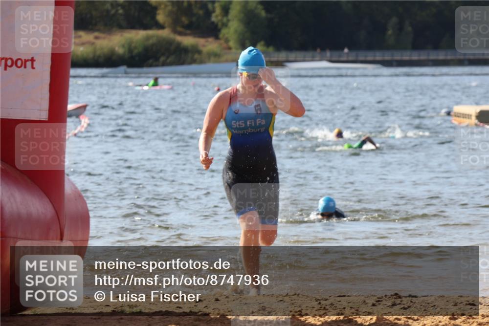 07.09.2025 - 19. Norderstedt Triathlon Luisa Fischer http://msf.ph/oto/8747936 07.09.2025 10:50:27 Schwimmen 1160, 1167, 1189 meine-sportfotos.de